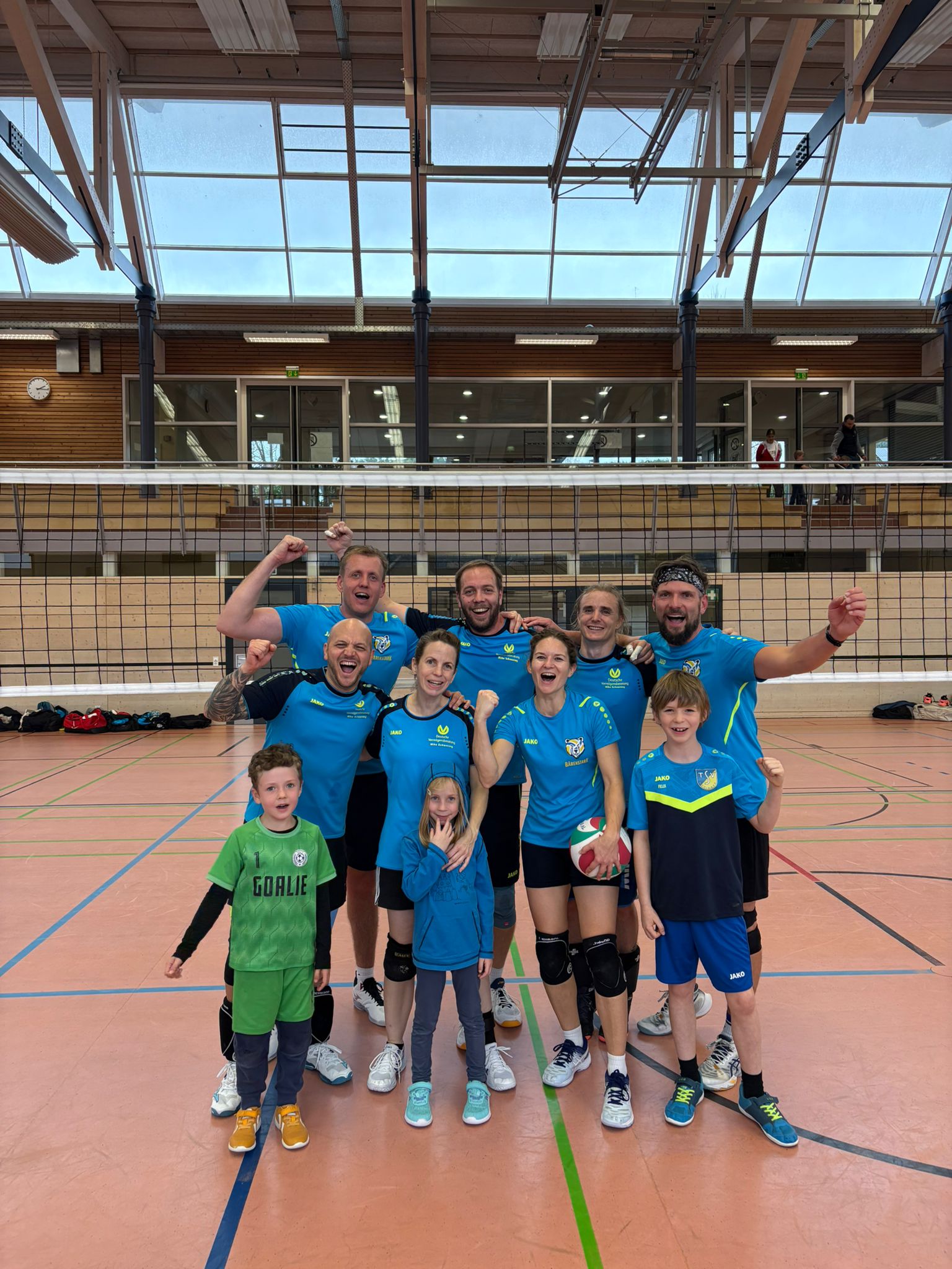 Mehr über den Artikel erfahren Volleyballspieltag von Bärenstark 1  mit Höhen und Tiefen – und einem versöhnlichen Abschluss